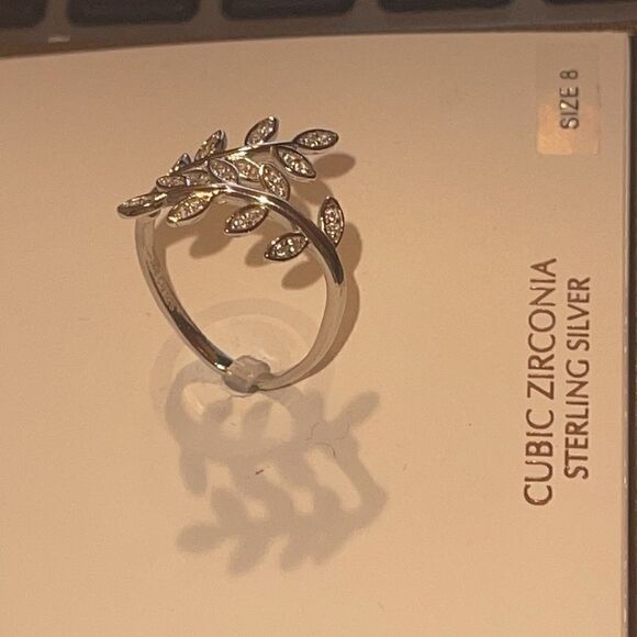 New in box GIANI BERNINI Cubic Zirconia Leaf Bypass Ring in Sterling Silver - Picture 4 of 5